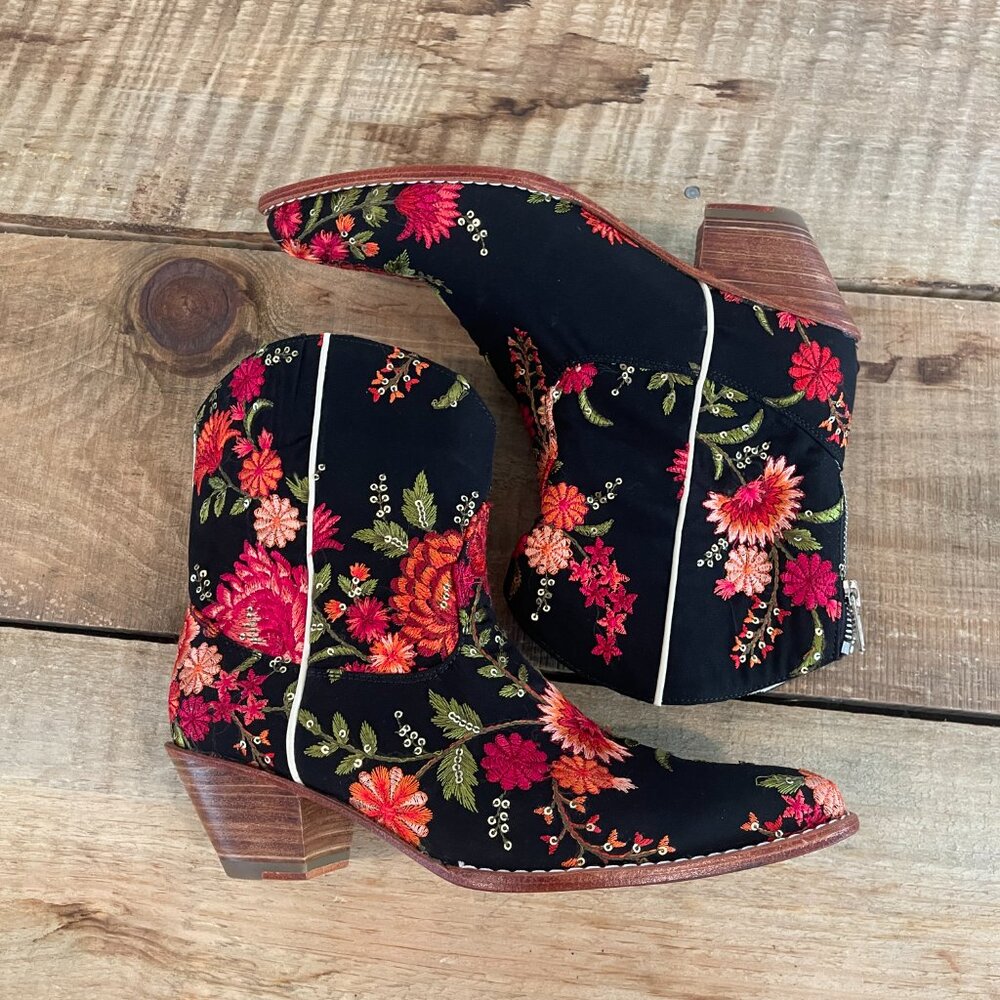 Anthropologie MOMO NEW YORK Embroidered Rose Boots NEW Size 39 - Picture 7 of 14